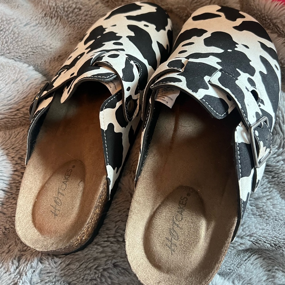 Women’s Cow print shoes !